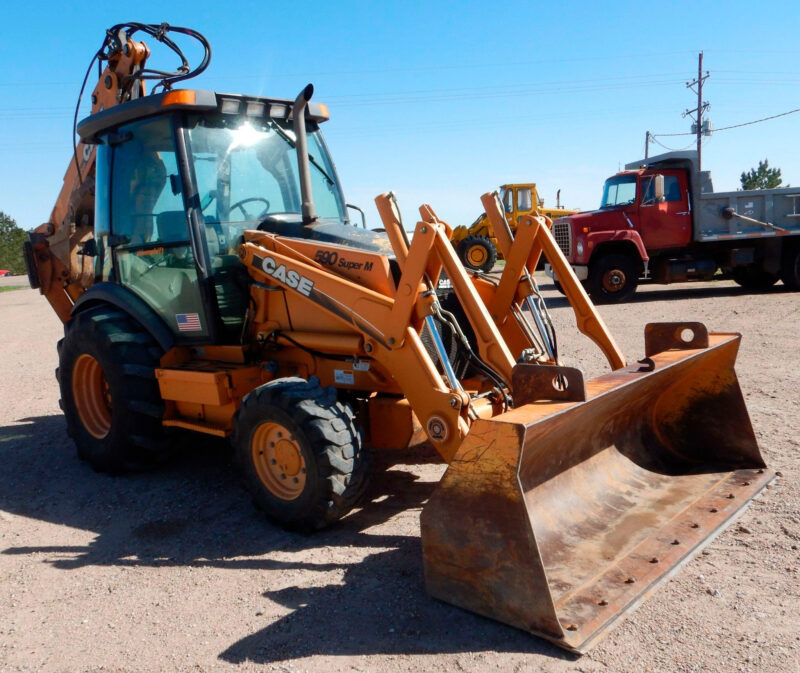 2005 Case 590 Super M - Image 3